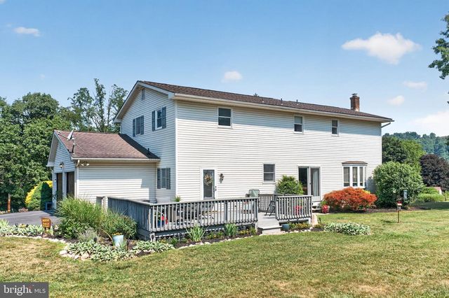 4124 LAWTON CT, Schnecksville, PA 18078