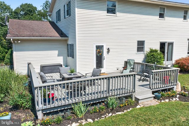 4124 LAWTON CT, Schnecksville, PA 18078