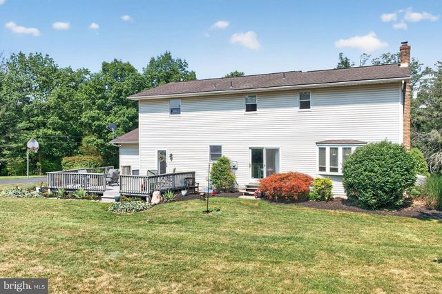 4124 LAWTON CT, Schnecksville, PA 18078