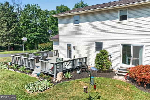 4124 LAWTON CT, Schnecksville, PA 18078