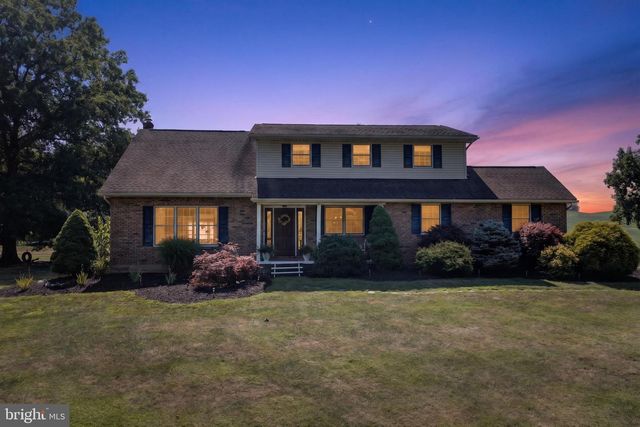 4124 LAWTON CT, Schnecksville, PA 18078