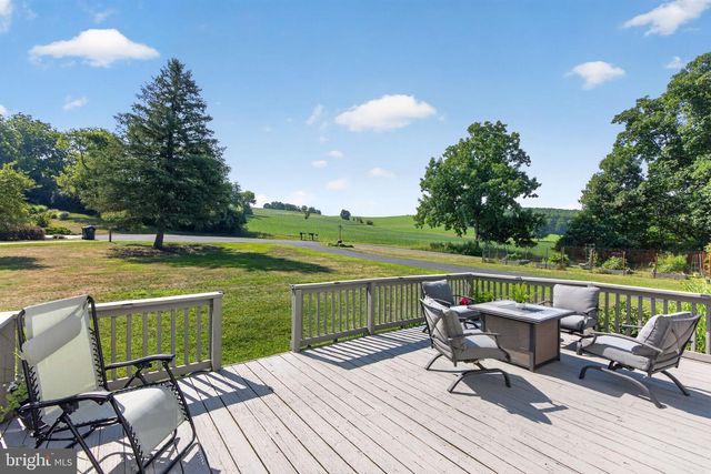 4124 LAWTON CT, Schnecksville, PA 18078