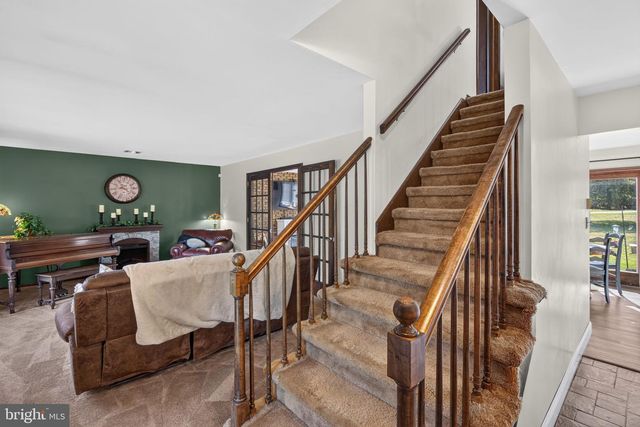 4124 LAWTON CT, Schnecksville, PA 18078