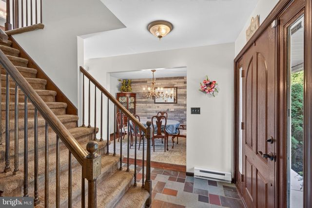 4124 LAWTON CT, Schnecksville, PA 18078