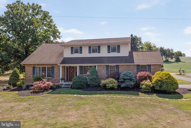 4124 LAWTON CT, Schnecksville, PA 18078