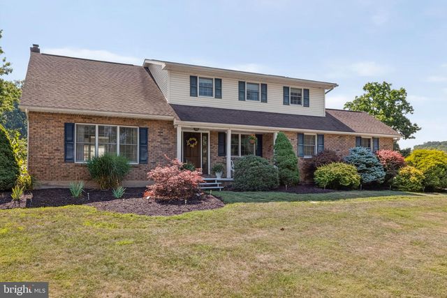 4124 LAWTON CT, Schnecksville, PA 18078