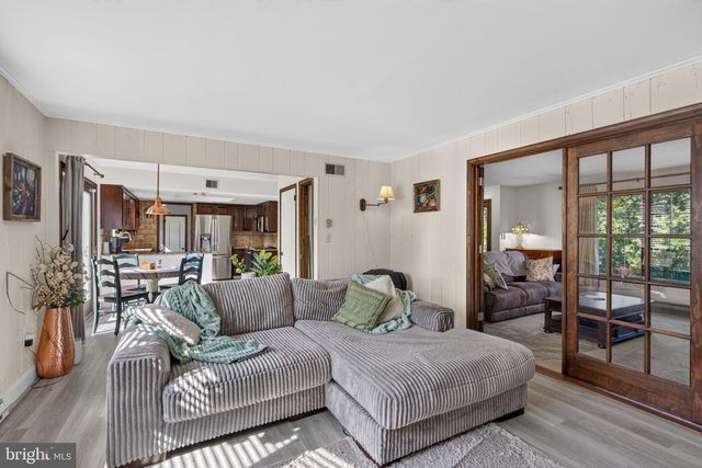 4124 LAWTON CT, Schnecksville, PA 18078