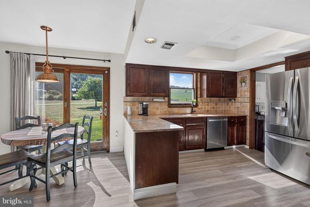 4124 LAWTON CT, Schnecksville, PA 18078