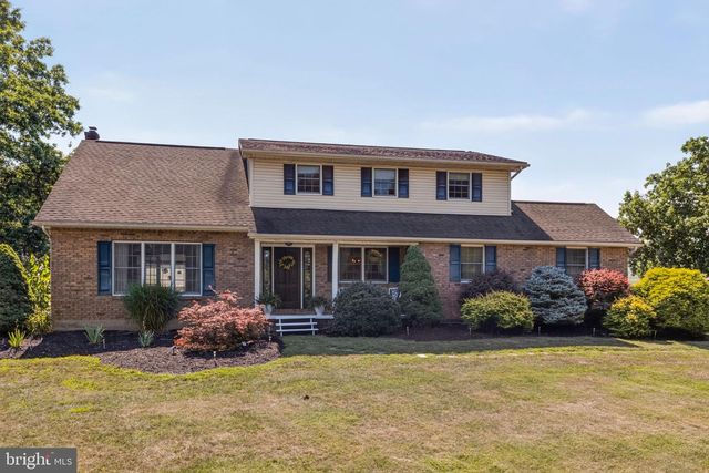 4124 LAWTON CT, Schnecksville, PA 18078