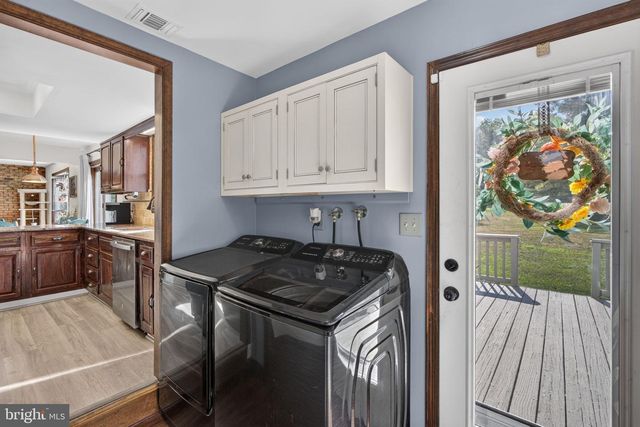 4124 LAWTON CT, Schnecksville, PA 18078