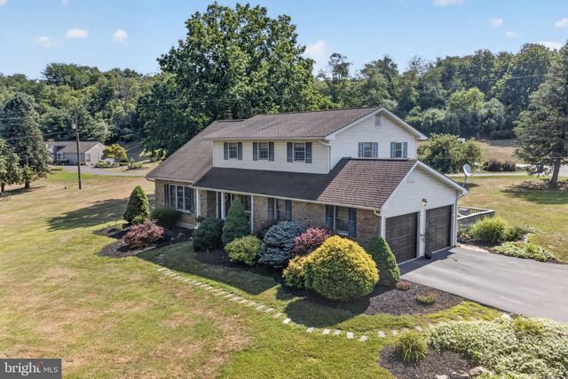 4124 LAWTON CT, Schnecksville, PA 18078