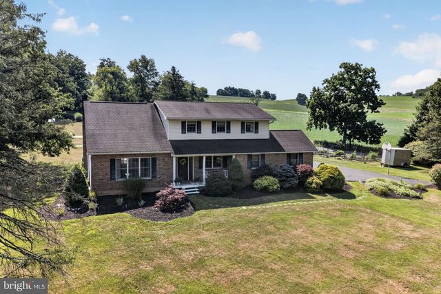 4124 LAWTON CT, Schnecksville, PA 18078