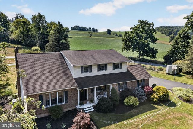 4124 LAWTON CT, Schnecksville, PA 18078