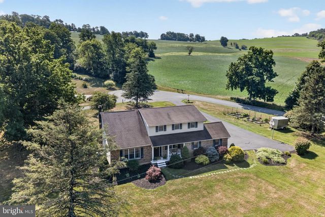 4124 LAWTON CT, Schnecksville, PA 18078