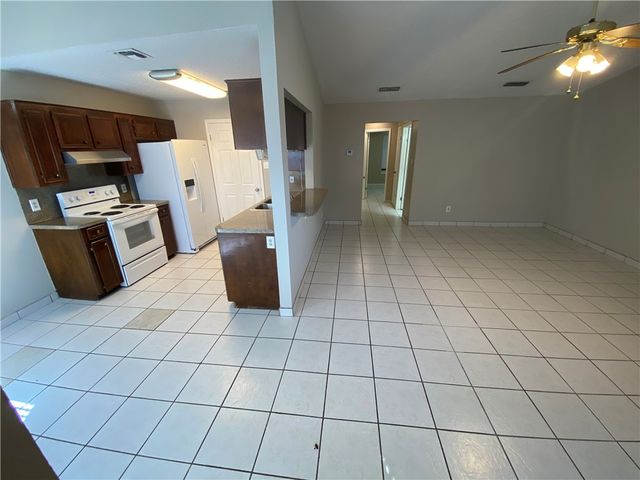 7201 Kress F-1, Corpus Christi, TX 78413