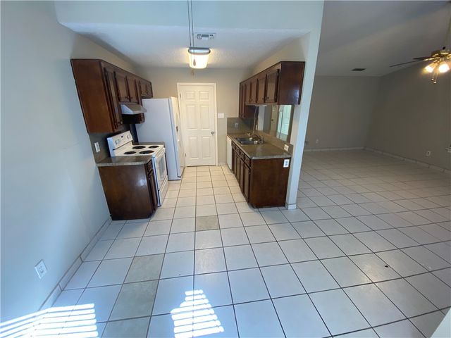 7201 Kress F-1, Corpus Christi, TX 78413
