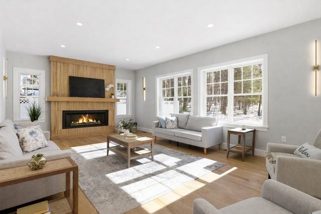 1 Delisio Dr, Andover, MA 01810