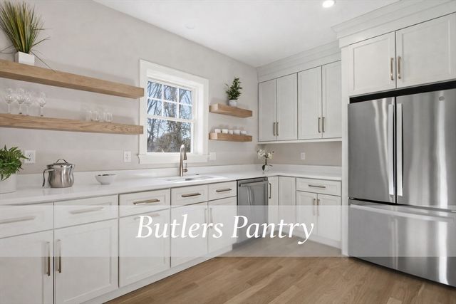 1 Delisio Dr, Andover, MA 01810