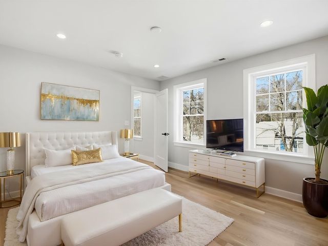 1 Delisio Dr, Andover, MA 01810