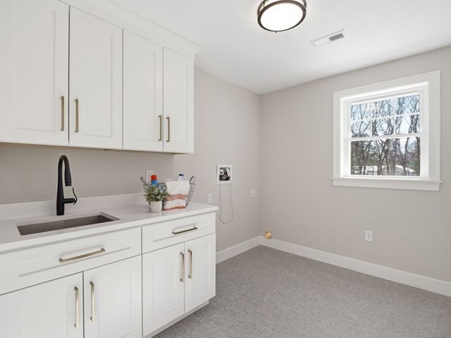 1 Delisio Dr, Andover, MA 01810