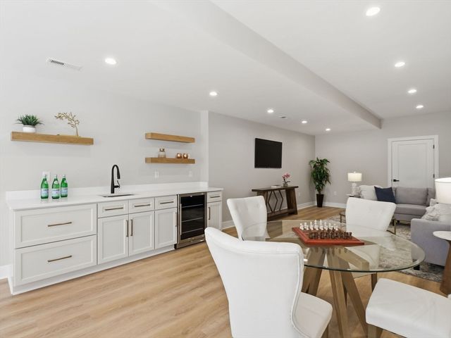 1 Delisio Dr, Andover, MA 01810