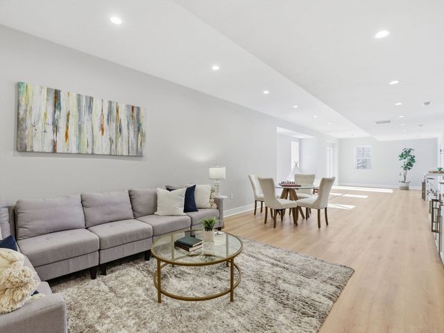 1 Delisio Dr, Andover, MA 01810