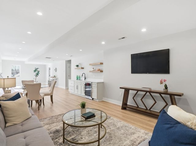 1 Delisio Dr, Andover, MA 01810