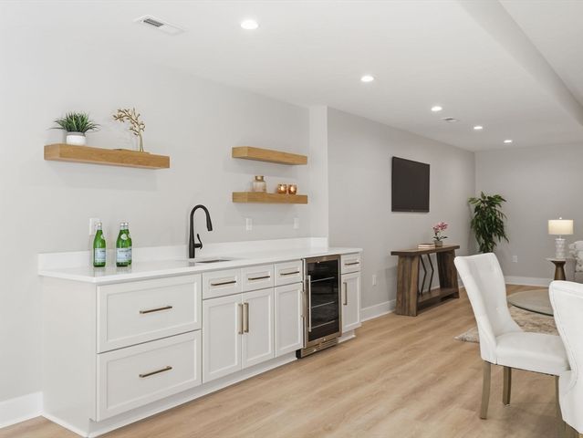 1 Delisio Dr, Andover, MA 01810