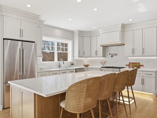 1 Delisio Dr, Andover, MA 01810