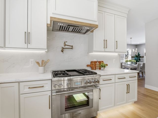1 Delisio Dr, Andover, MA 01810