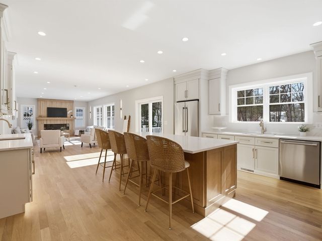 1 Delisio Dr, Andover, MA 01810