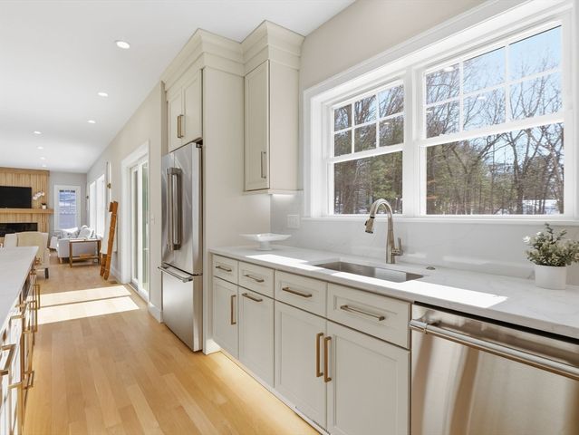 1 Delisio Dr, Andover, MA 01810