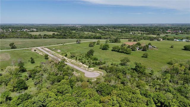 5201 W 188th Terrace, Stilwell, KS 66085