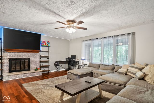 7960 S Sullivan Place, Terre Haute, IN 47802