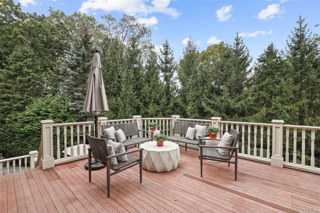 3 Brook View Lane, Rye, NY 10580