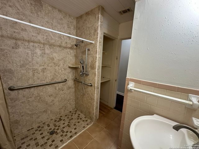 331 Ira B, San Antonio, TX 78209