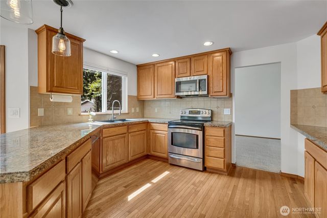 1925 19th Street SE, Puyallup, WA 98372