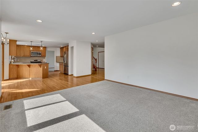 1925 19th Street SE, Puyallup, WA 98372