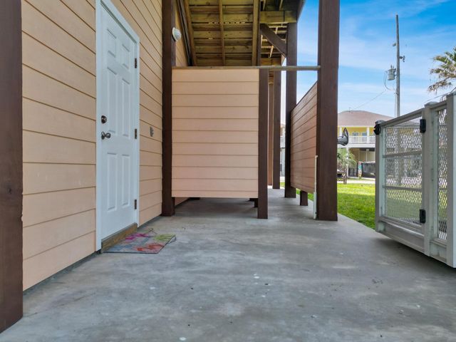 944 Raymond, Crystal Beach, TX 77650