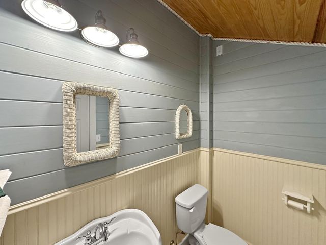 944 Raymond, Crystal Beach, TX 77650