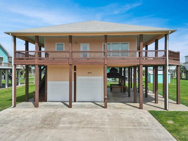 944 Raymond, Crystal Beach, TX 77650