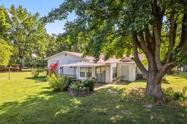 1719 N Pine Street, Nixa, MO 65714