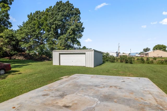 1719 N Pine Street, Nixa, MO 65714