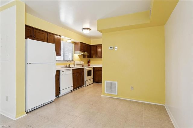 1692 Monterry PL, Newport News, VA 23608