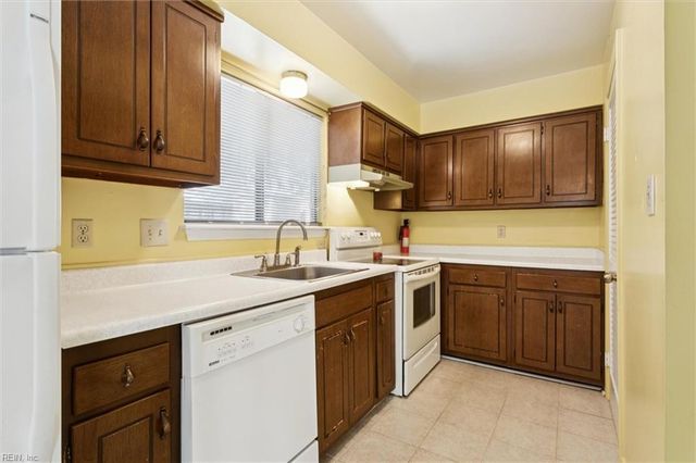 1692 Monterry PL, Newport News, VA 23608