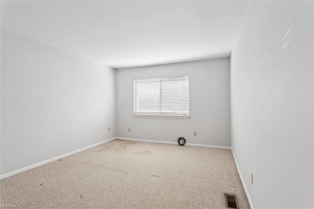 1692 Monterry PL, Newport News, VA 23608