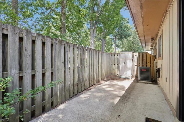 1692 Monterry PL, Newport News, VA 23608
