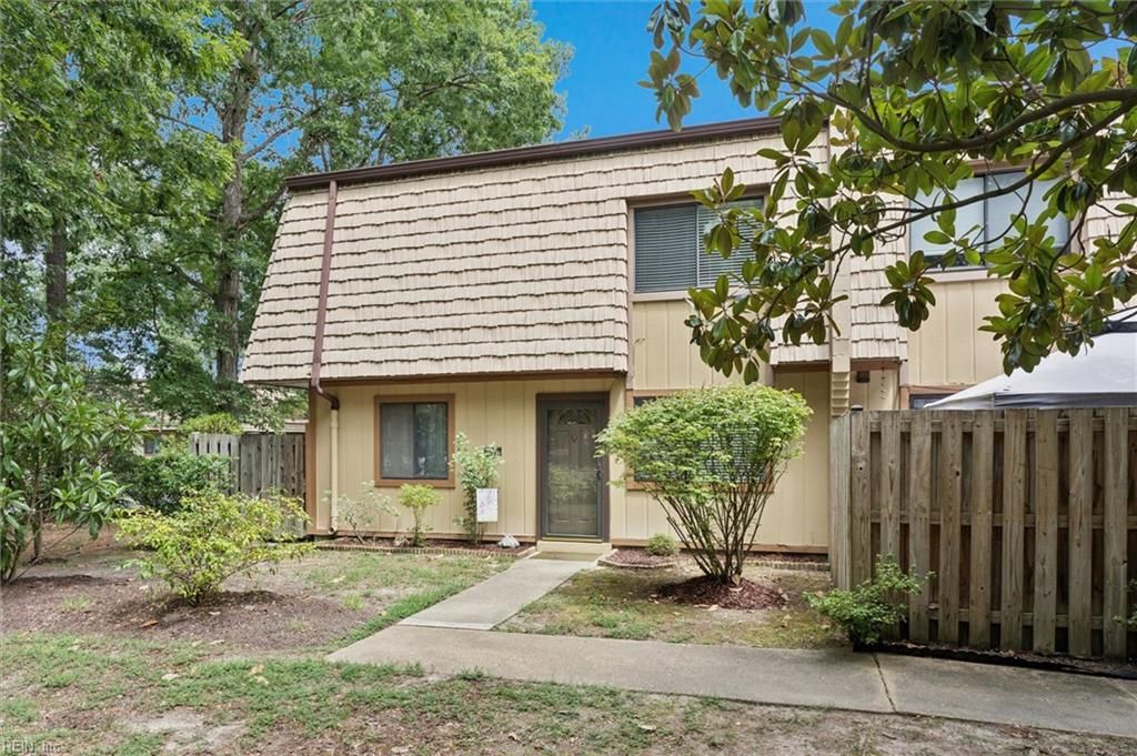 1692 Monterry PL, Newport News, VA 23608