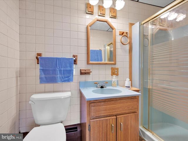 9 W MARKET ST, Myerstown, PA 17067