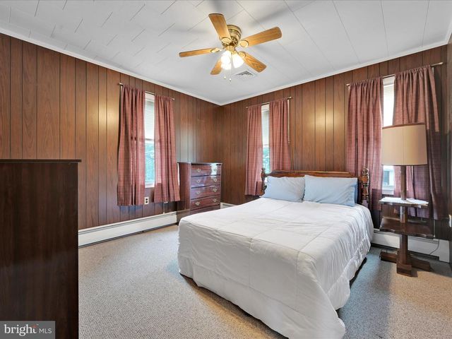 9 W MARKET ST, Myerstown, PA 17067